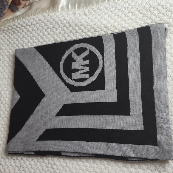 Michael Kors Stripe Logo Scarf, Mo Derby Scarves Black and Grey 74" - Picture 1 of 4
